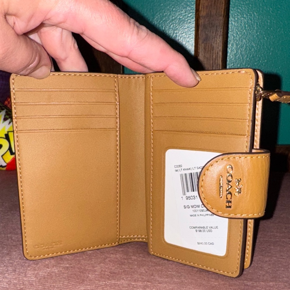 🐎👡🐻🥥Coach Beige and Brown Card Holder - Picture 4 of 12